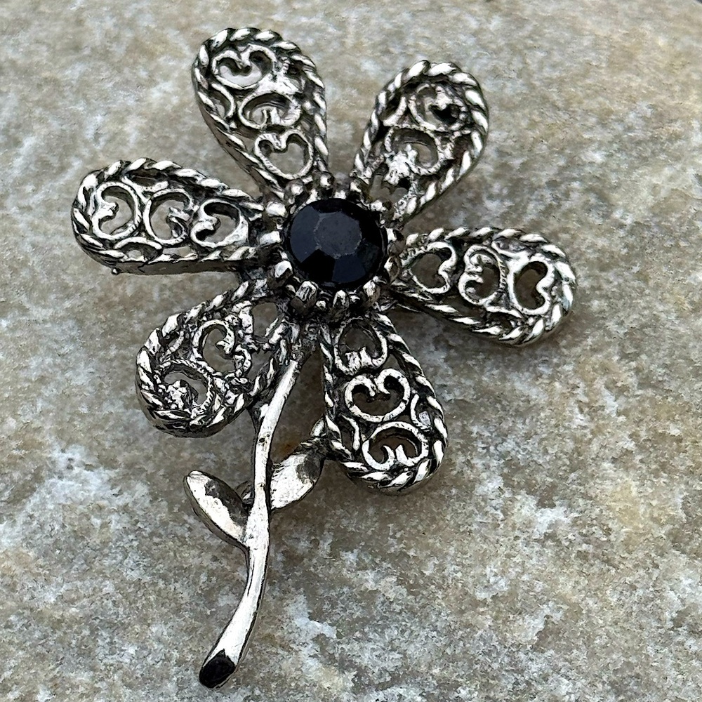 🌼 Vintage Flower Brooch Silver Tone Pin